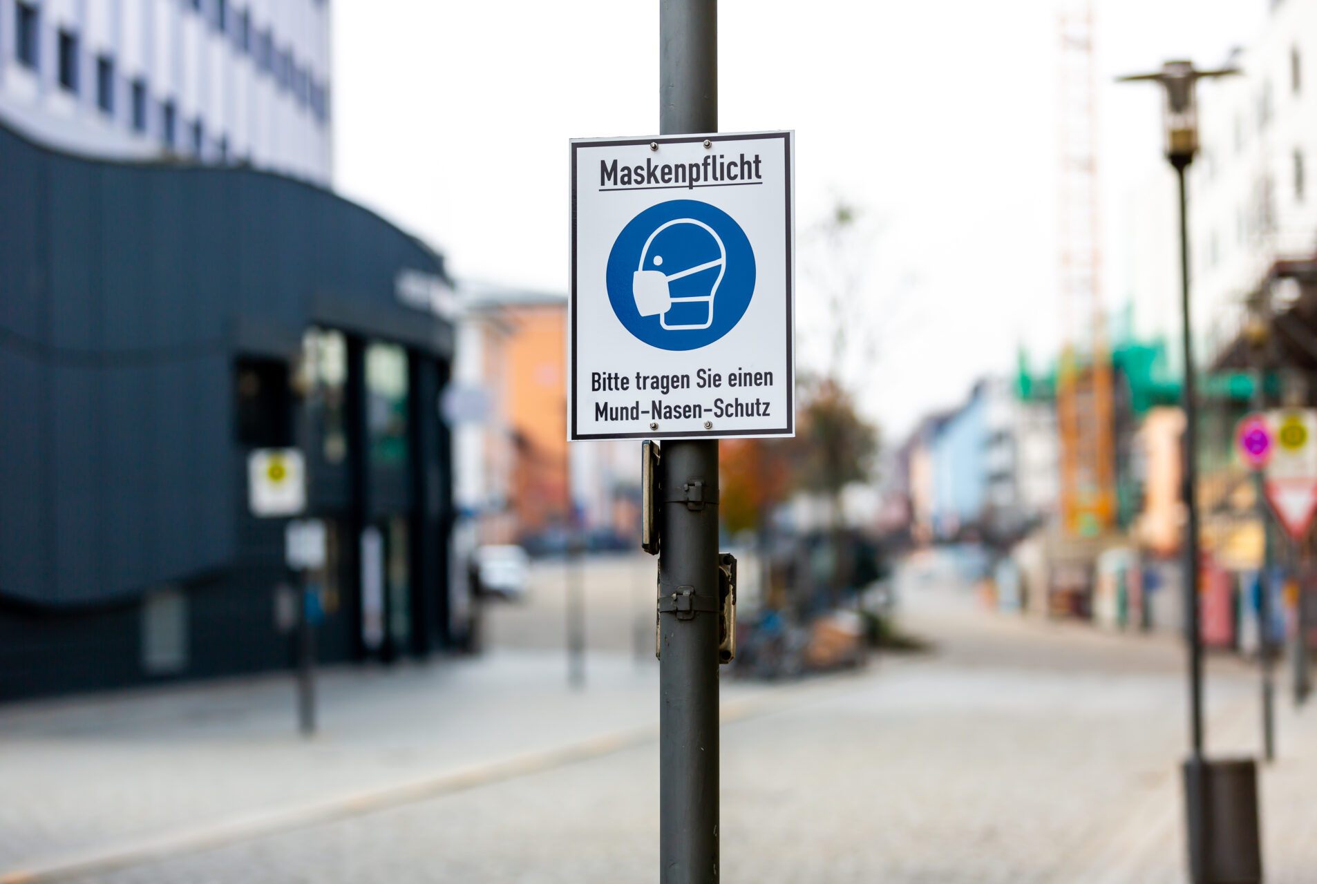 Sign in a German city with german text: mask compulsory, please wear mouth and nose protection.